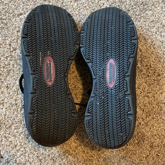 Skechers Women’s non-slip shoes - Picture 4 of 5